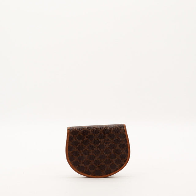 Porte-monnaie Céline Macadam vue de dos toile monogrammée brun cognac occasion — AMANA Vintage