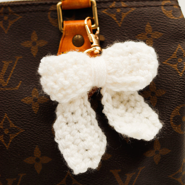 O Charm Laço Branco