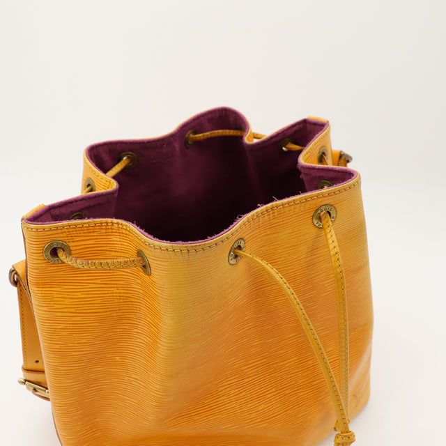 Amana-vintage-sacs-de-luxe-pas-cher-bag-details-occasion-speedy-dior-seconde-main-exclusif-sac-vuitton-authentique-noé-papillon