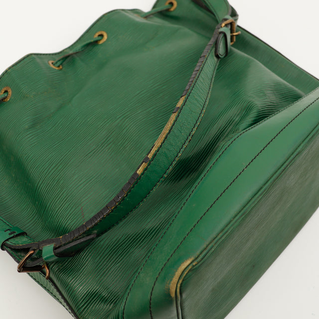 Amana-vintage-sacs-de-luxe-pas-cher-bag-details-occasion-speedy-dior-seconde-main-exclusif-sac-vuitton-authentique-noé-papillon