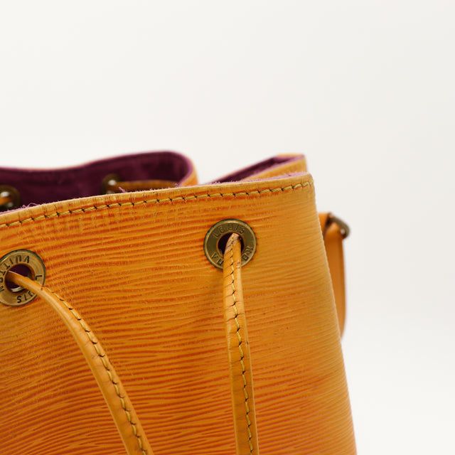 Amana-vintage-sacs-de-luxe-pas-cher-bag-details-occasion-speedy-dior-seconde-main-exclusif-sac-vuitton-authentique-noé-papillon