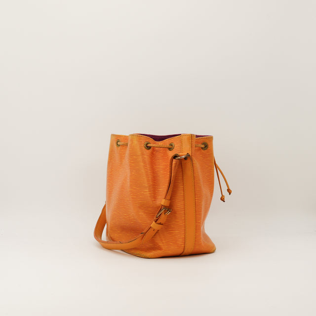 Amana-vintage-sacs-de-luxe-pas-cher-bag-details-occasion-speedy-dior-seconde-main-exclusif-sac-vuitton-authentique-noé-papillon