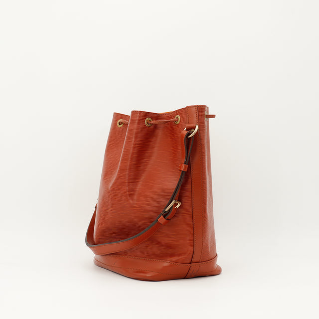 Amana-vintage-sacs-de-luxe-pas-cher-bag-details-occasion-speedy-dior-seconde-main-exclusif-sac-vuitton-authentique-noé-papillon