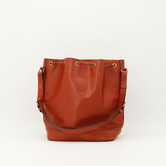 Amana-vintage-sacs-de-luxe-pas-cher-bag-details-occasion-speedy-dior-seconde-main-exclusif-sac-vuitton-authentique-noé-papillon