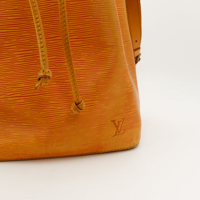 Amana-vintage-sacs-de-luxe-pas-cher-bag-details-occasion-speedy-dior-seconde-main-exclusif-sac-vuitton-authentique-noé-papillon