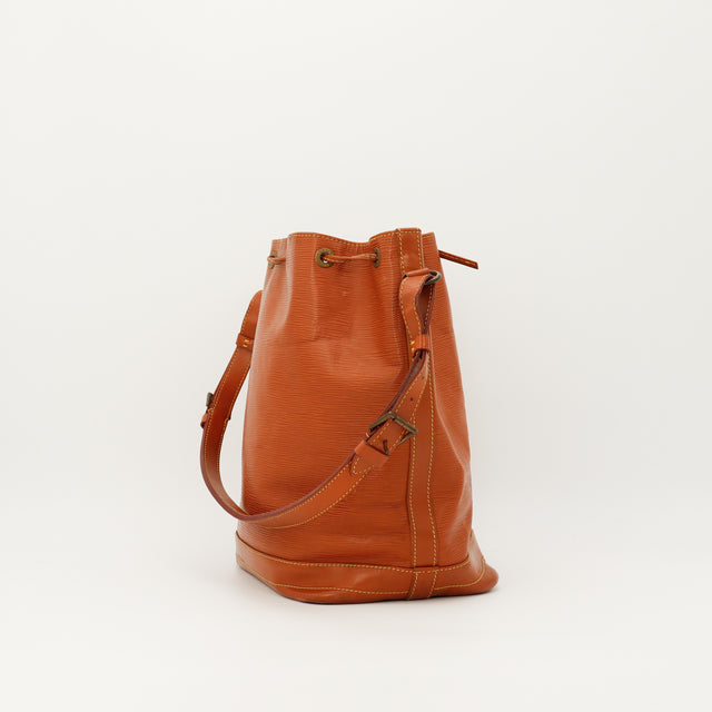 Amana-vintage-sacs-de-luxe-pas-cher-bag-details-occasion-speedy-dior-seconde-main-exclusif-sac-vuitton-authentique-noé-papillon