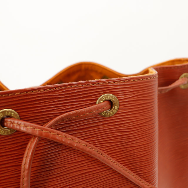 Amana-vintage-sacs-de-luxe-pas-cher-bag-details-occasion-speedy-dior-seconde-main-exclusif-sac-vuitton-authentique-noé-papillon