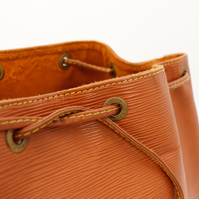 Amana-vintage-sacs-de-luxe-pas-cher-bag-details-occasion-speedy-dior-seconde-main-exclusif-sac-vuitton-authentique-noé-papillon