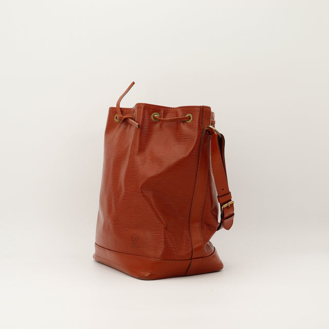 Amana-vintage-sacs-de-luxe-pas-cher-bag-details-occasion-speedy-dior-seconde-main-exclusif-sac-vuitton-authentique-noé-papillon