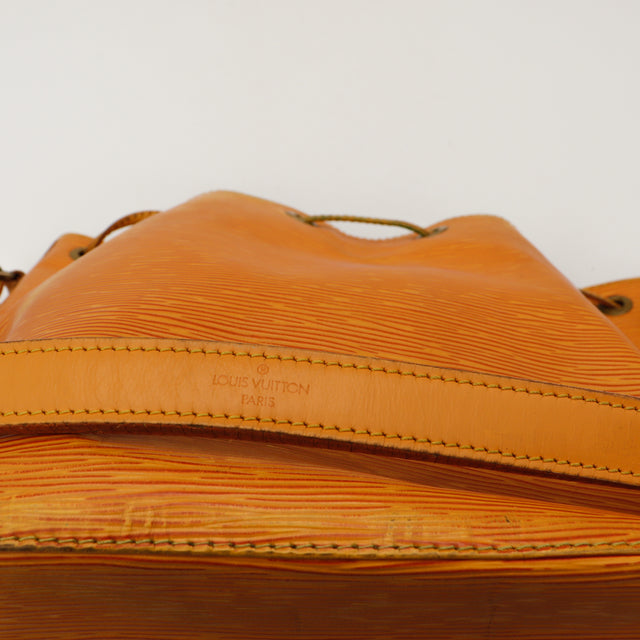 Amana-vintage-sacs-de-luxe-pas-cher-bag-details-occasion-speedy-dior-seconde-main-exclusif-sac-vuitton-authentique-noé-papillon