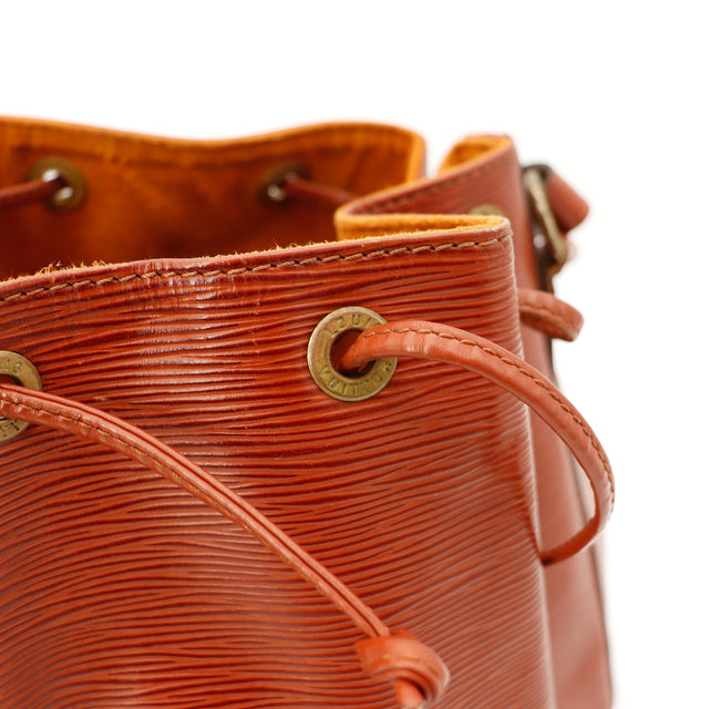 Amana-vintage-sacs-de-luxe-pas-cher-bag-details-occasion-speedy-dior-seconde-main-exclusif-sac-vuitton-authentique-noé-papillon