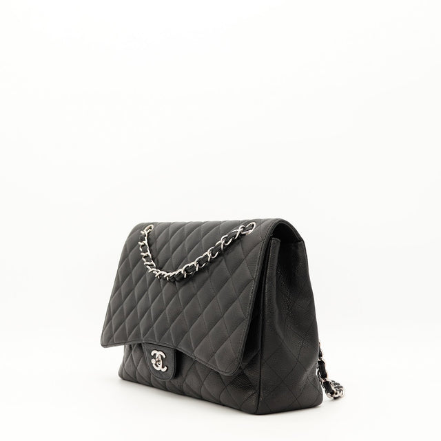 Chanel Maxi Jumbo trois quarts cuir caviar matelassé chaîne argentée — AMANA Vintage