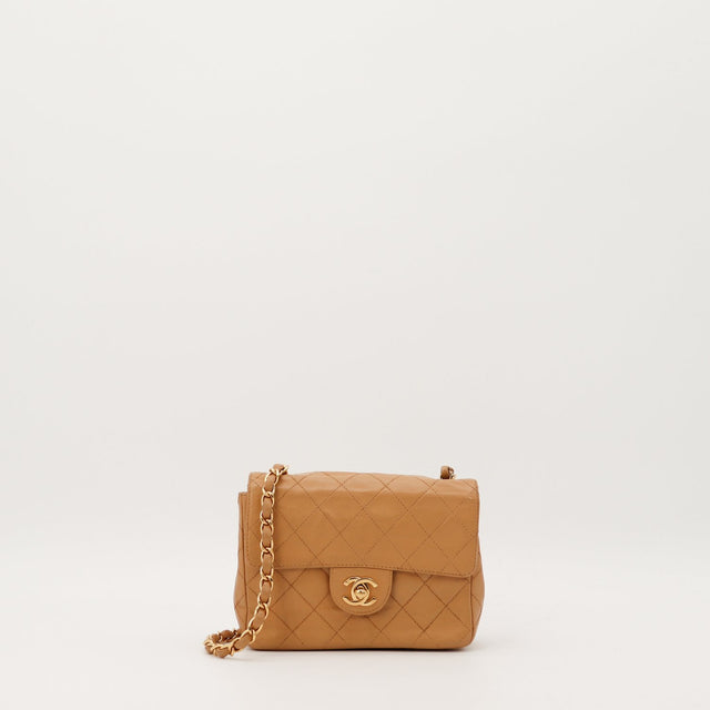 Sac Chanel Mini Carré cuir agneau matelassé beige vue de face occasion authentique — AMANA Vintage