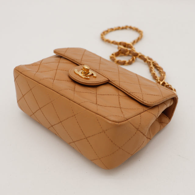 Bolso cuadrado beige Chanel