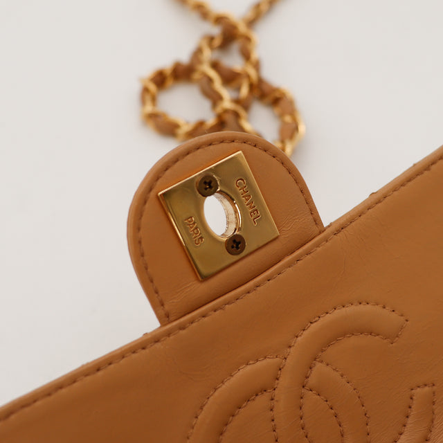Bolso cuadrado beige Chanel