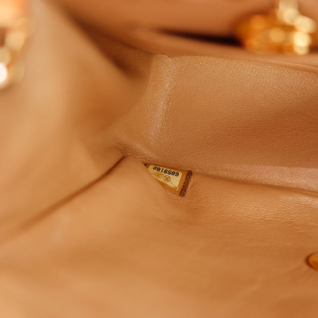 Bolso cuadrado beige Chanel