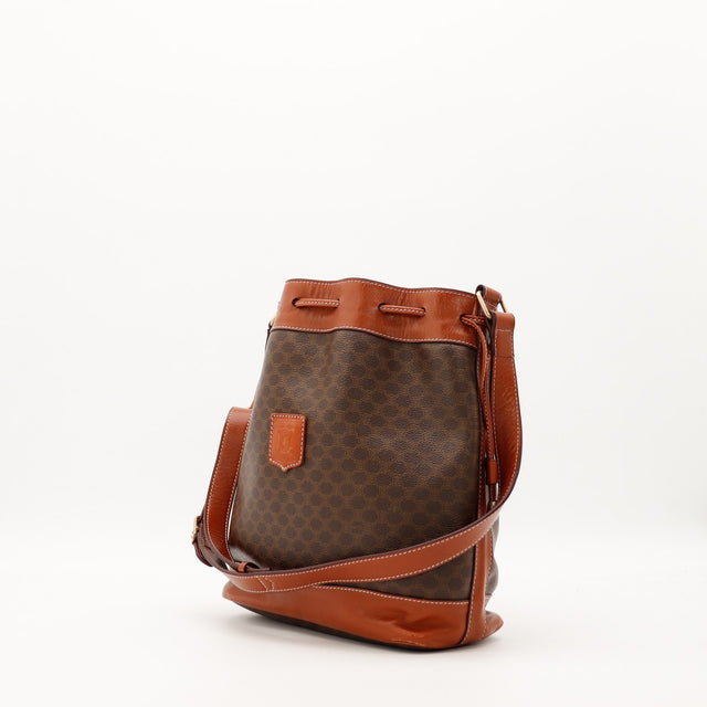 Sac seau Celine Macadam vue de trois quarts avec bandouliere cuir occasion authentique — AMANA Vintage
