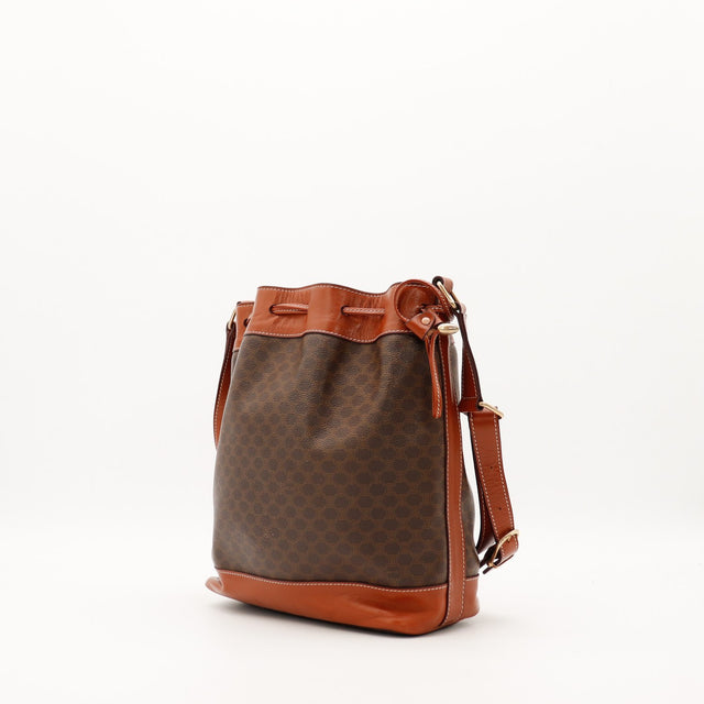 Sac seau Celine Macadam vue de profil bandouliere reglable occasion authentique — AMANA Vintage