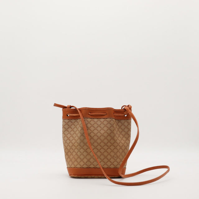 Seau Celine Macadam bandoulière réglable cuir cognac vue latérale — AMANA Vintage