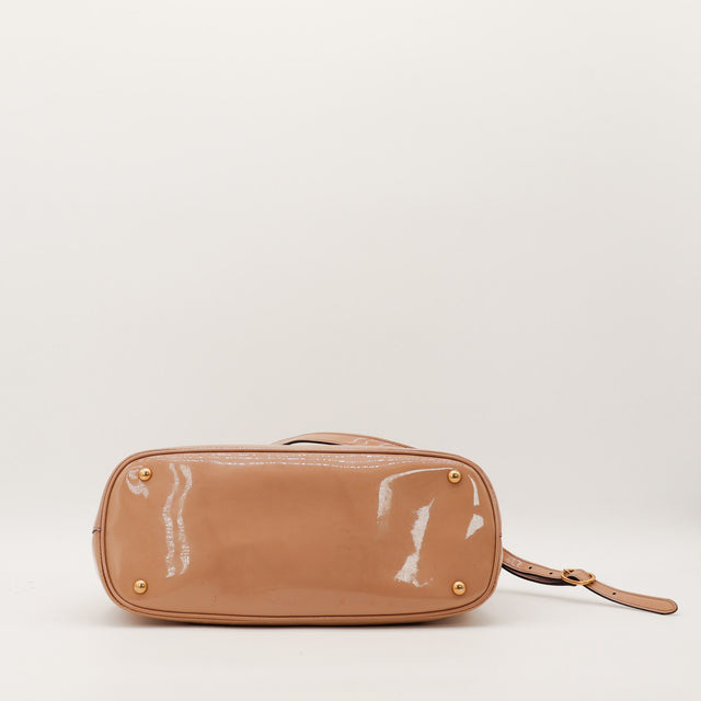 Fond du sac Gucci Tote Horsebit cuir verni avec pieds dorés — AMANA Vintage
