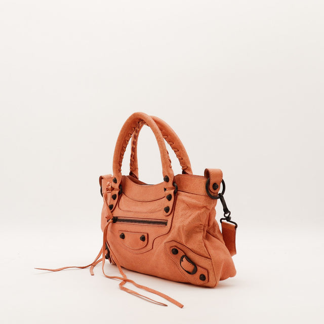 Sac Balenciaga First vue trois quarts cuir rose quincaillerie noire occasion authentique — AMANA Vintage