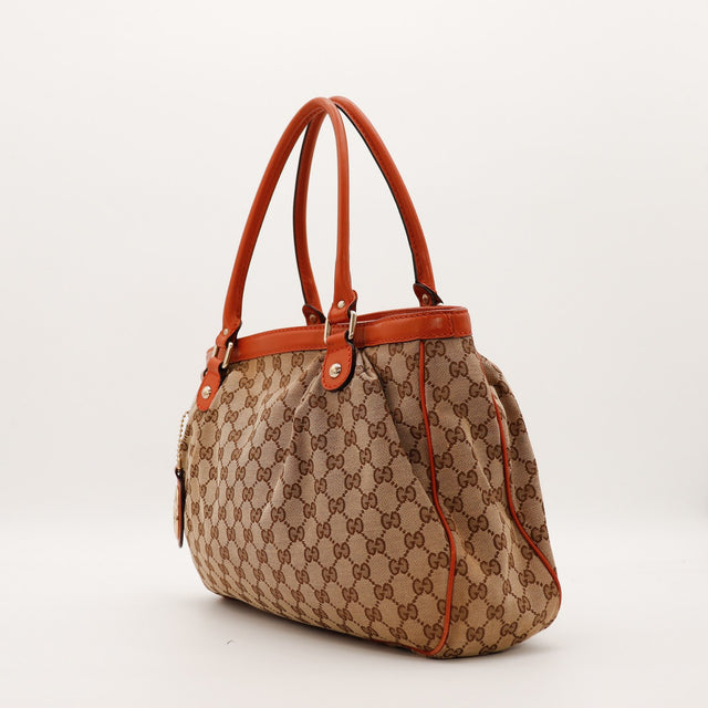 Sac Gucci Sukey toile monogrammée vue de trois quarts occasion authentique — AMANA Vintage
