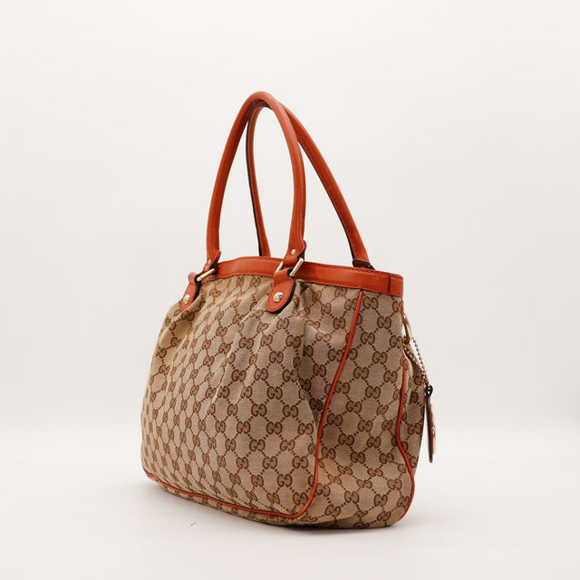 Profil sac Gucci Sukey toile monogrammée anses cuir rouge brique occasion authentique — AMANA Vintage