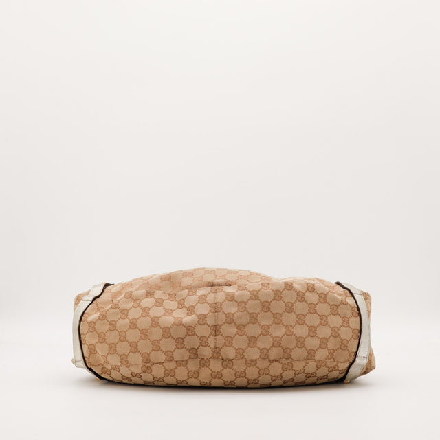 Vue de dessous sac Gucci Hobo toile monogrammée beige occasion authentique — AMANA Vintage