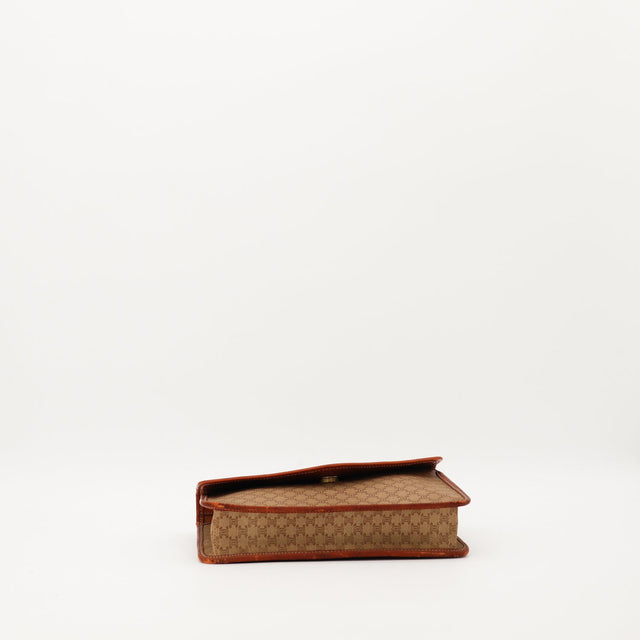 Détail fermoir Céline pochette Macadam — AMANA Vintage