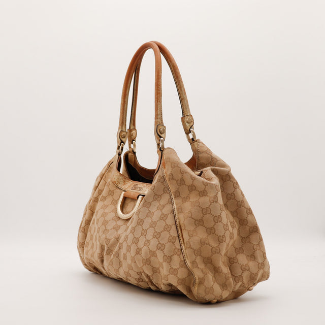 Sac Gucci Hobo toile monogrammée vue de trois quarts occasion authentique — AMANA Vintage