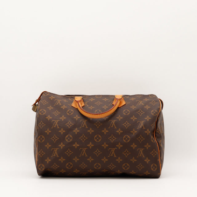 Détail du cuir vachette patiné Louis Vuitton Speedy 35 occasion authentique — AMANA Vintage