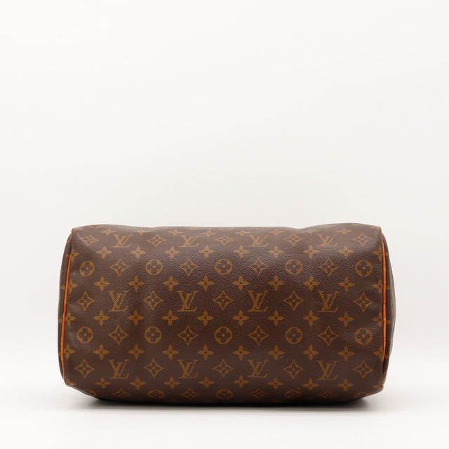 Détail des pattes d'attache Louis Vuitton Speedy 35 Toile Monogramme occasion authentique — AMANA Vintage