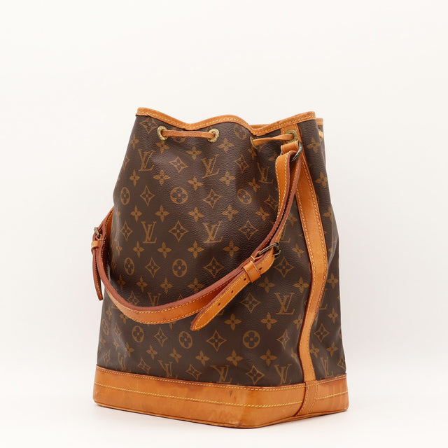 Sac Louis Vuitton Noé Toile Monogramme vue de trois quarts occasion authentique — AMANA Vintage