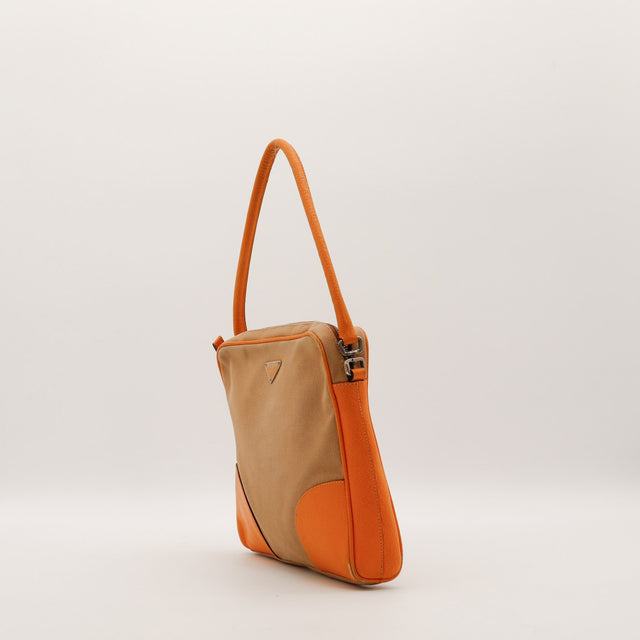 Sac Prada toile et cuir vue de trois quarts occasion authentique — AMANA Vintage