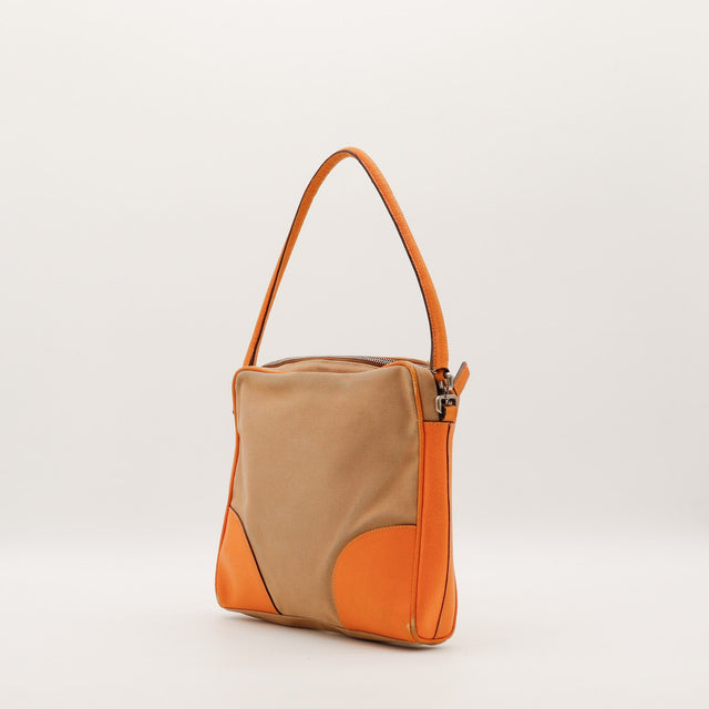 Sac à épaule Prada vue latérale cuir orange occasion authentique — AMANA Vintage