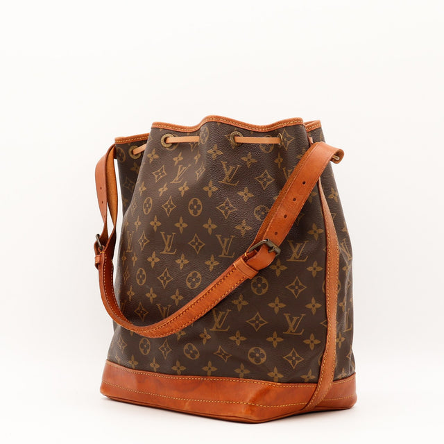 Détail du cuir vachette patiné Louis Vuitton Noé occasion authentique — AMANA Vintage