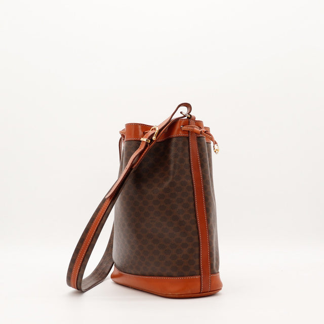 Sac seau Céline Macadam vue de côté profil cuir naturel — AMANA Vintage