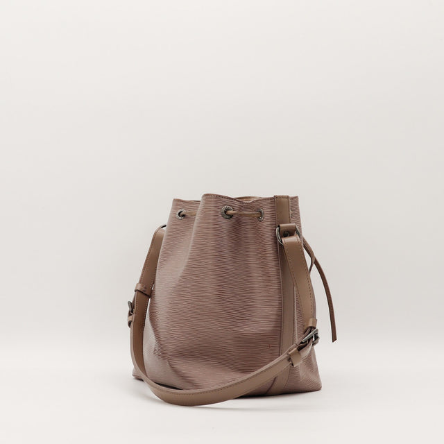 Sac Louis Vuitton Petit Noé Épi taupe vue latérale occasion — AMANA Vintage