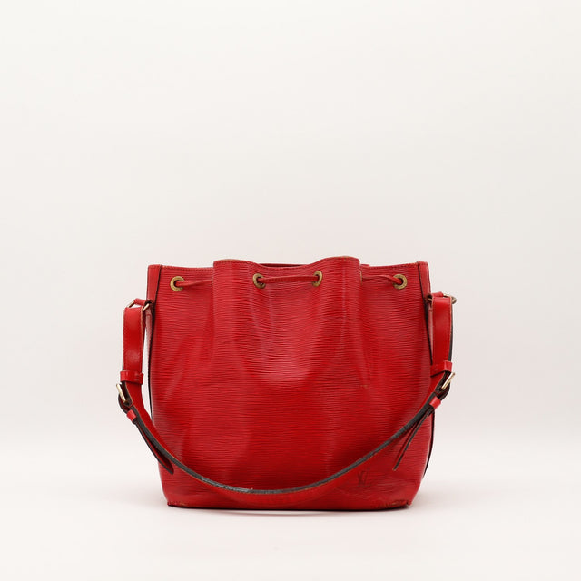 Louis Vuitton Petit Noé Épi rouge bandoulière réglable vue arrière — AMANA Vintage