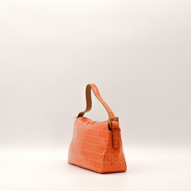 Sac Fendi Zucca vue de profil bandoulière cuir occasion authentique — AMANA Vintage