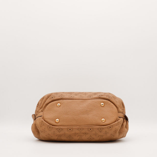 Fond Louis Vuitton Mahina XS pieds dorés cuir camel perforé — AMANA Vintage