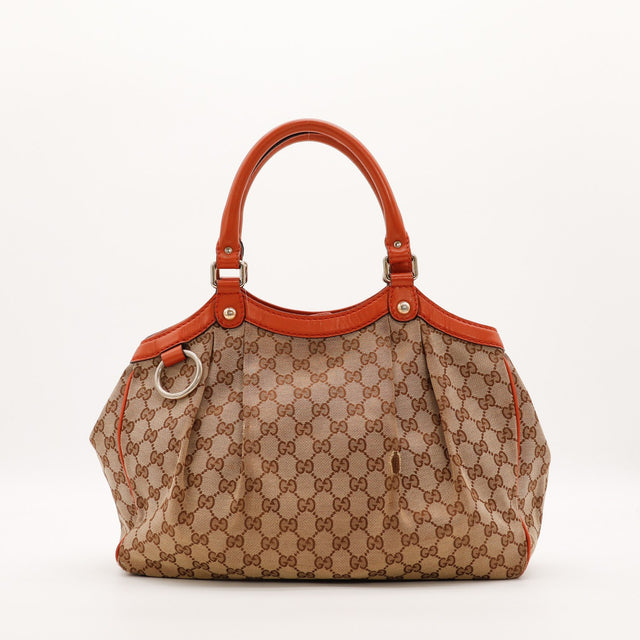 Sac Gucci Sukey toile monogrammée cuir rouge vue de face occasion authentique — AMANA Vintage
