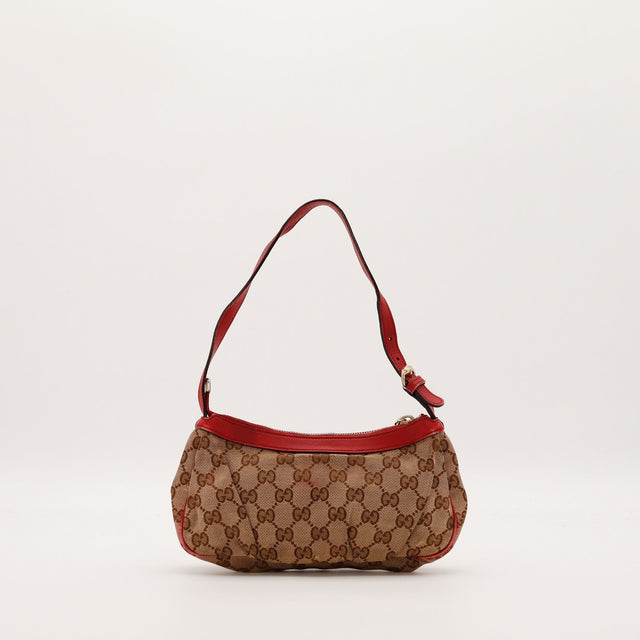 Pochette Gucci monogramme rouge vue de trois quarts droite — AMANA Vintage