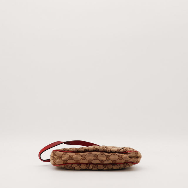 Pochette Gucci monogramme rouge vue de dessous — AMANA Vintage