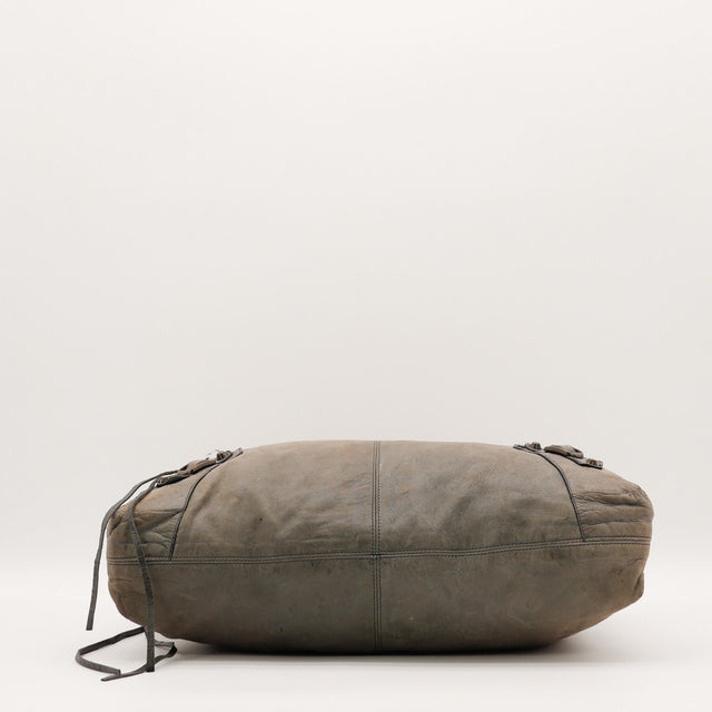 Intérieur Balenciaga Brief cuir d'agneau froissé taupe occasion authentique — AMANA Vintage