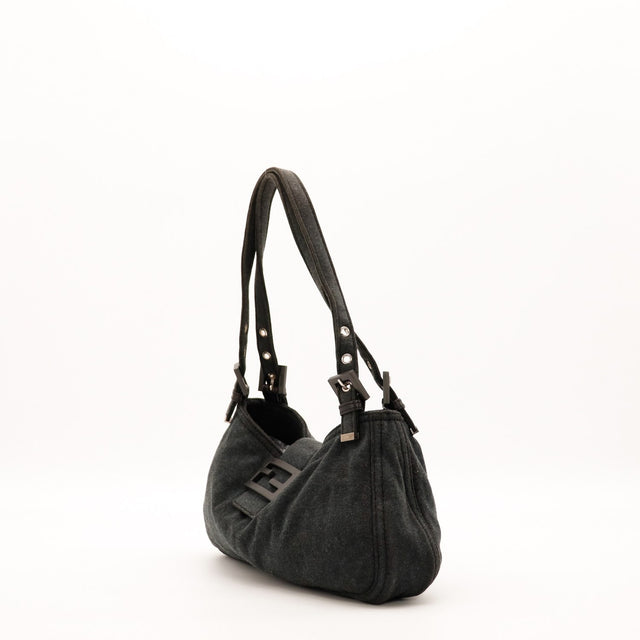 Sac Fendi Hobo noir vue de trois quarts côté gauche — AMANA Vintage