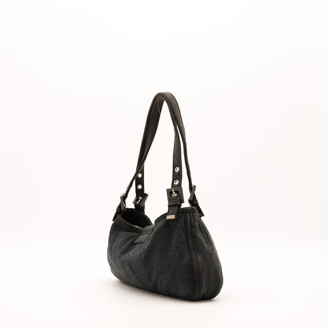 Sac Fendi Hobo noir vue de trois quarts côté droit — AMANA Vintage