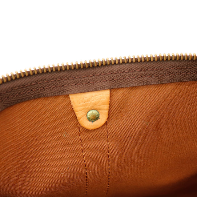 Detail etiquette Made in France interieur Louis Vuitton Keepall 50 — AMANA Vintage
