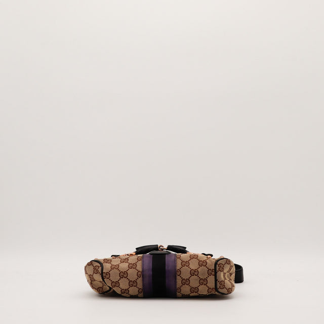 Vue du dessous Gucci Hobo Horsebit fond toile monogrammée — AMANA Vintage