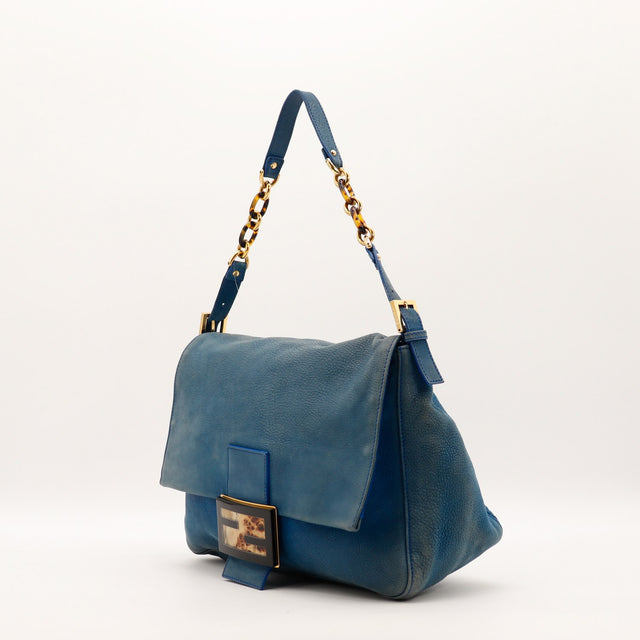 Sac Fendi Mamma Baguette cuir bleu vue trois quarts occasion authentique — AMANA Vintage